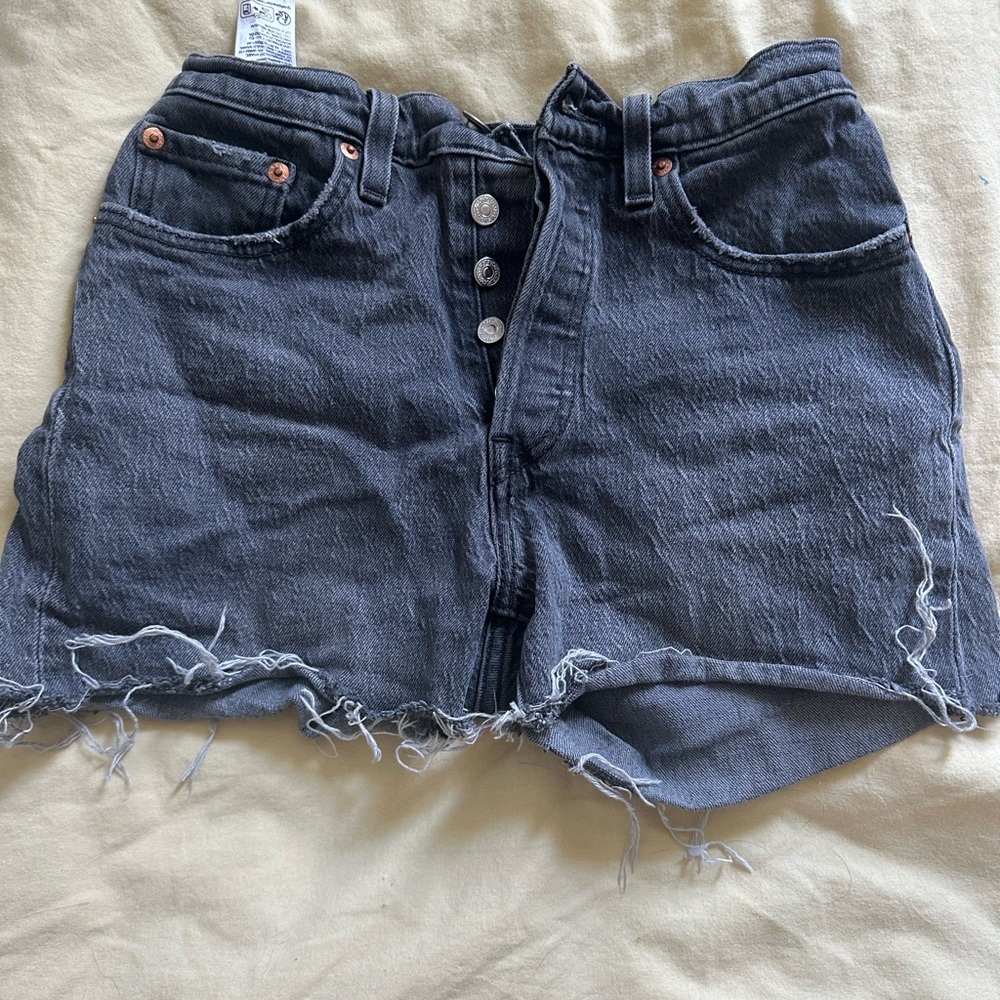 501 Levi’s cutoffs